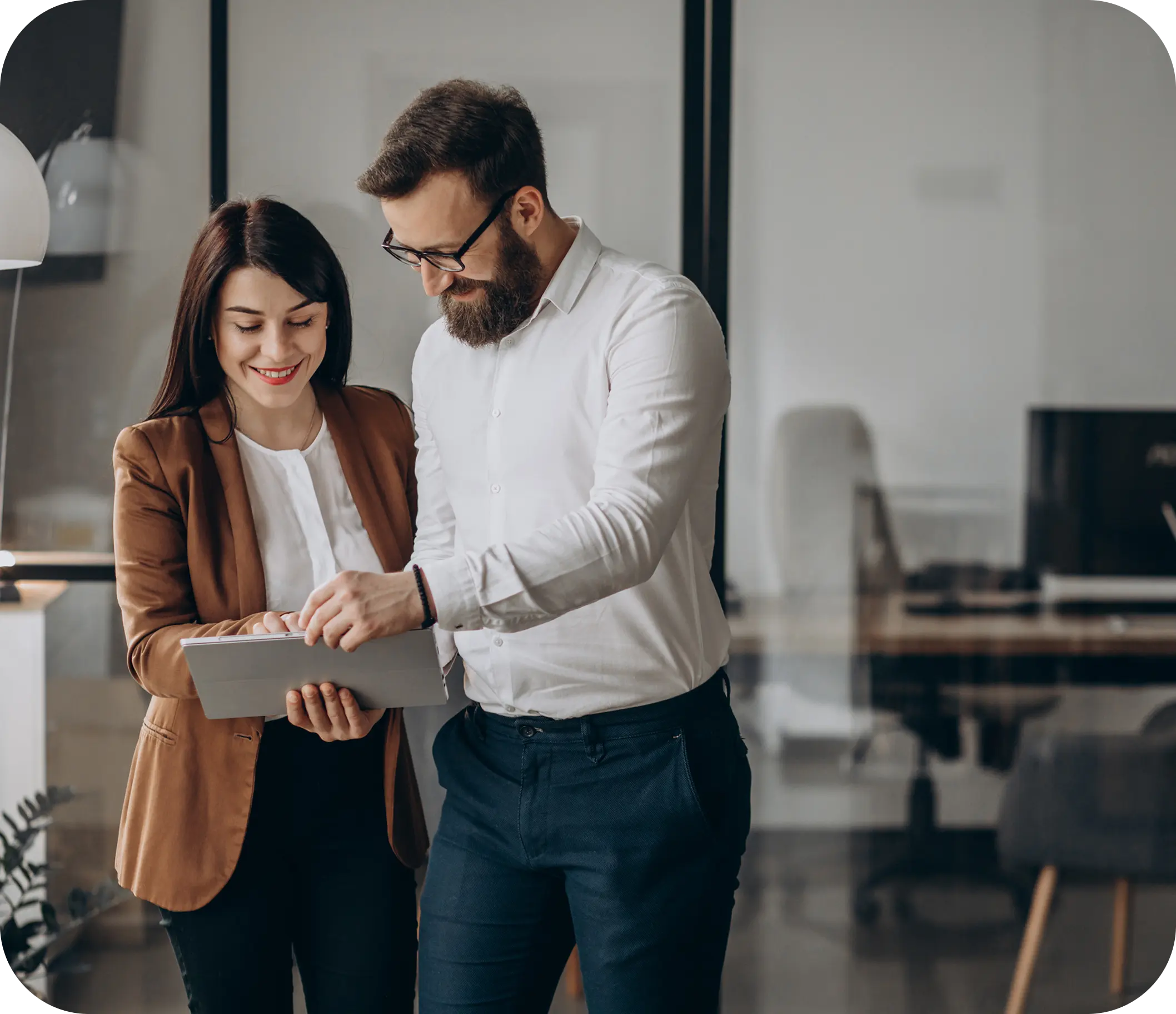 Business consultant advising a client on company formation and virtual office services in Serbia