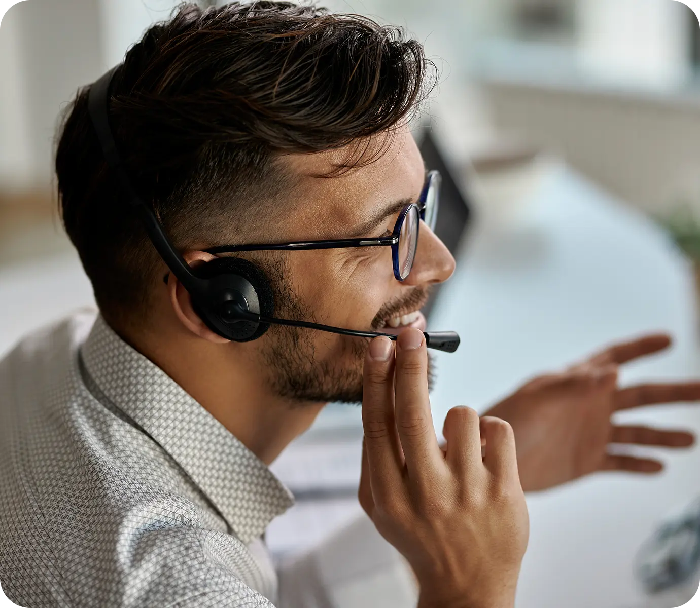 Business support specialist providing administrative assistance and client communication for Virtual Office Serbia